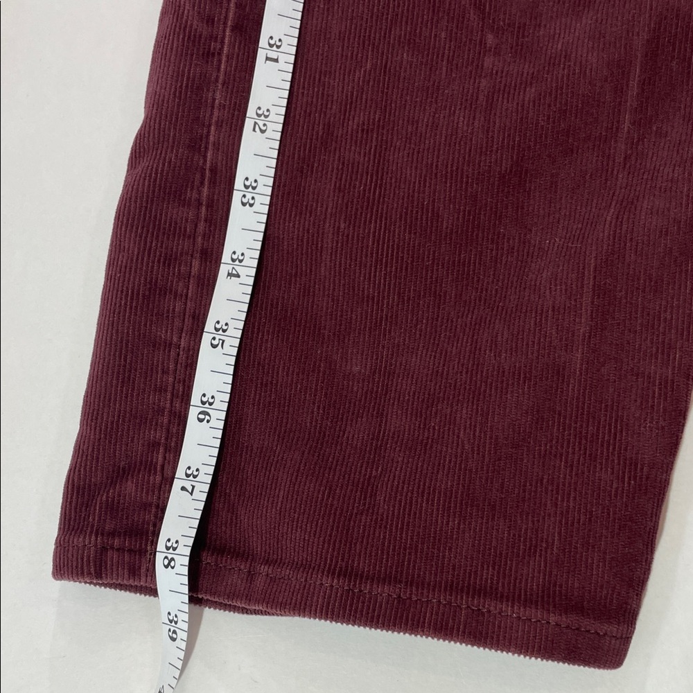 Levi's Ribcage Straight Ankle Jeans in Deep Burgundy Corduroy, 26 - Picture 10 of 13